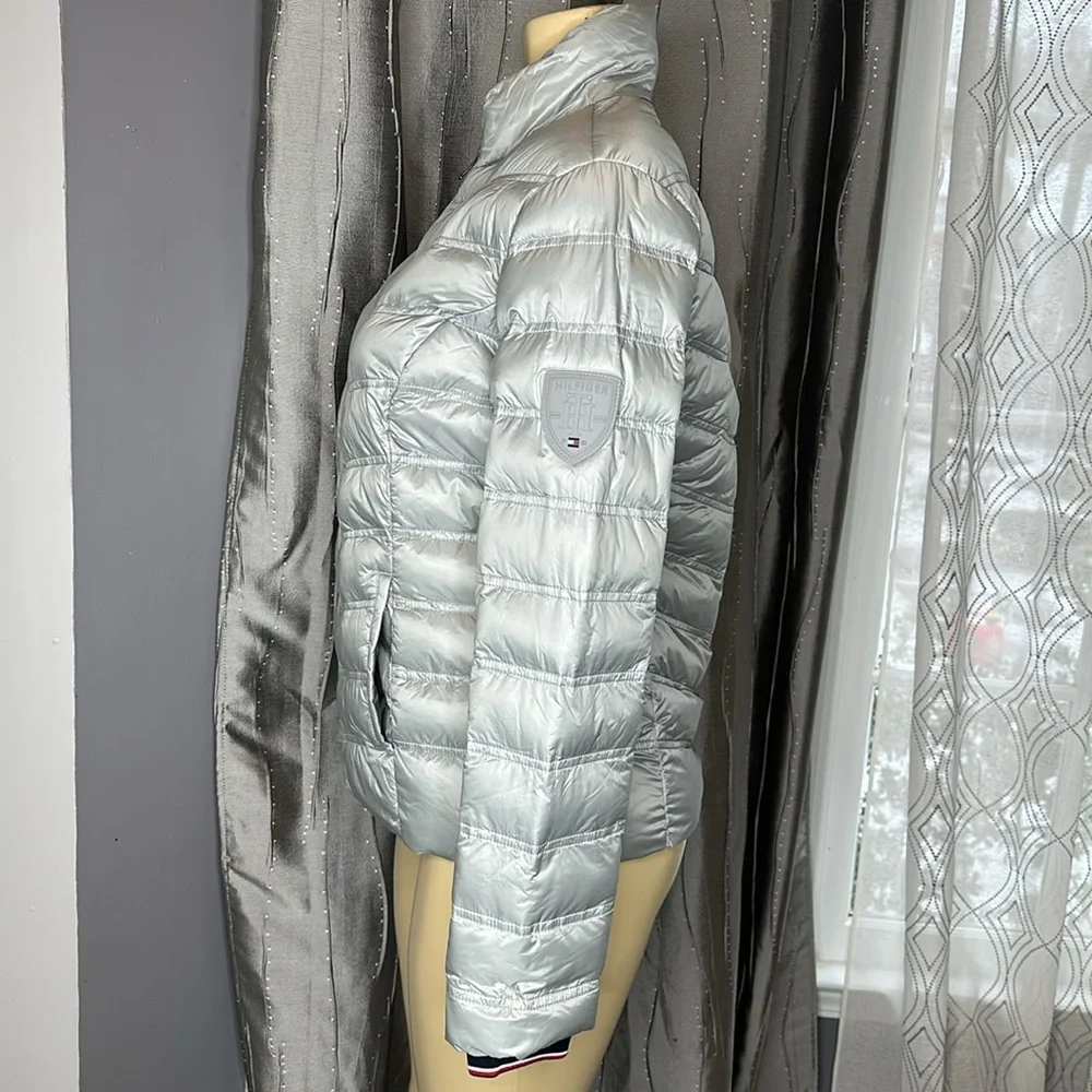 Tommy Hilfiger women’s jacket color gray size S/P Insulation Luxe. - Picture 2 of 7